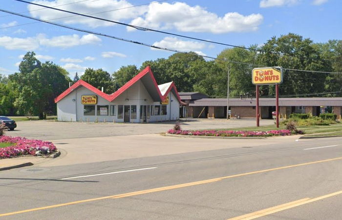Dawn Donuts - 1567 Michigan Ave - Battle Creek Mi 49037 (newer photo)